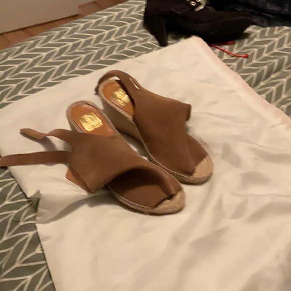Tan wedgie heel never worn size 8 - Picture 2 of 2